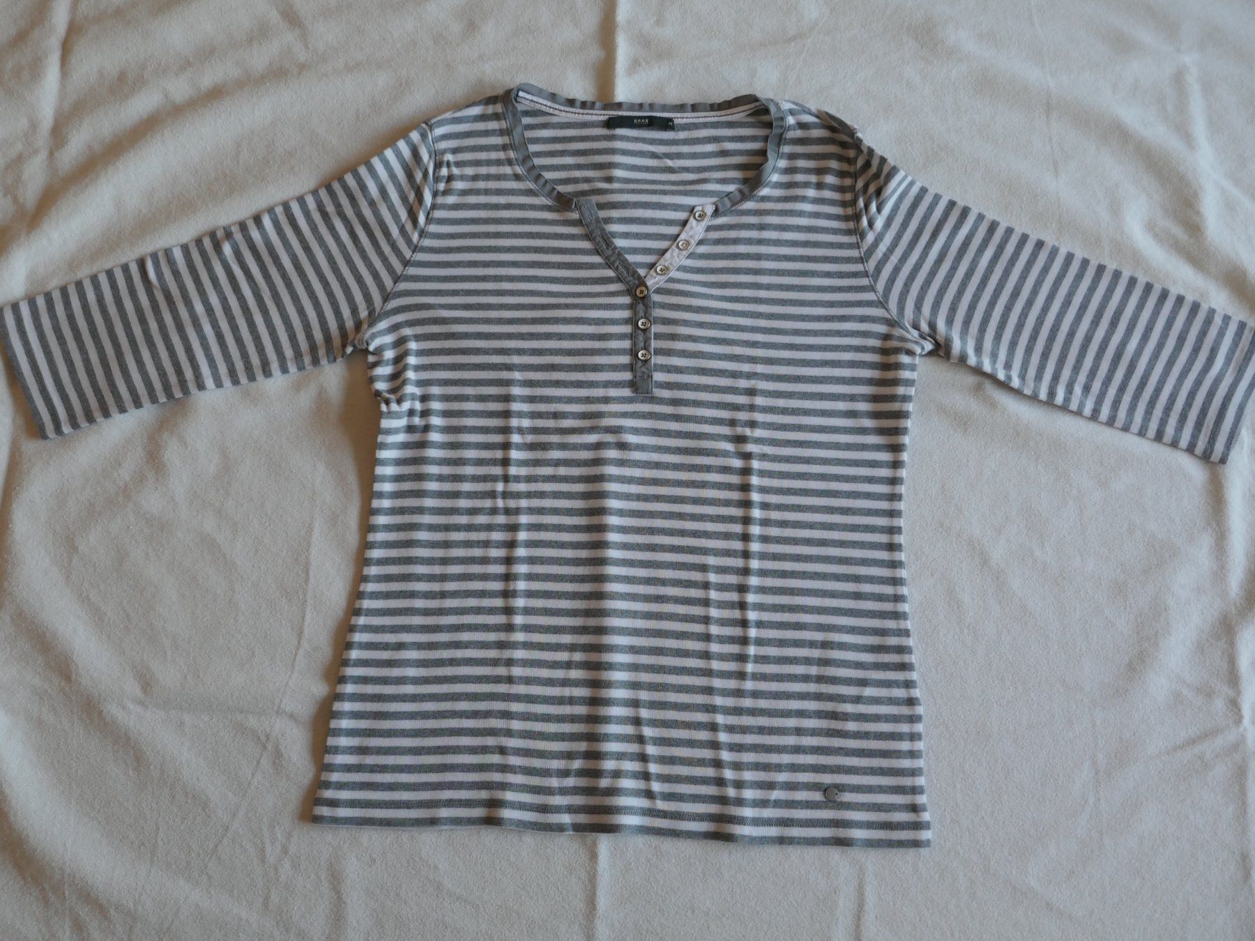 Brax T-shirt: BRAX  Damenshirt mit 3/4 Ärmel - grau/weiss – Usato da Volketswil venduto da Cobra22 1