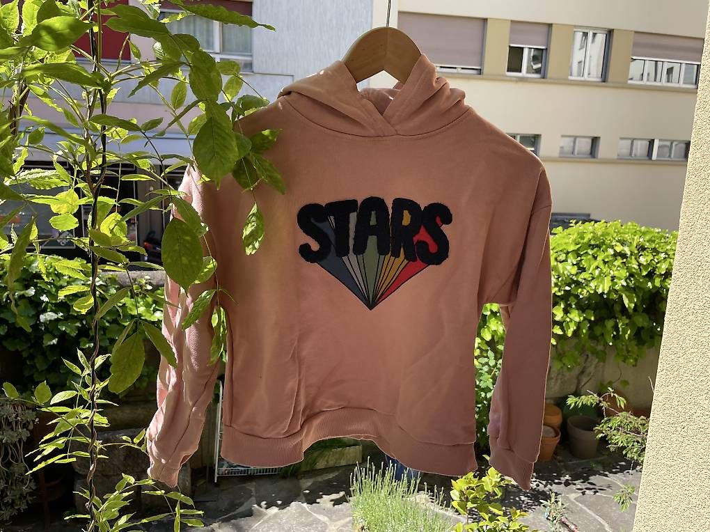 Lotti & Set di vestiti: Pulls divers enfant pour 8.-/pièces – Usato da Genève venduto da dia_tj6j 2