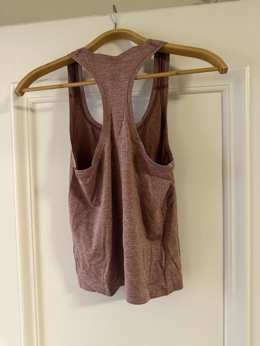 Lululemon Top: Lululemon Swiftly Tech Tank Top Rose Pink – Usato da Zürich venduto da mul_ldm9 1