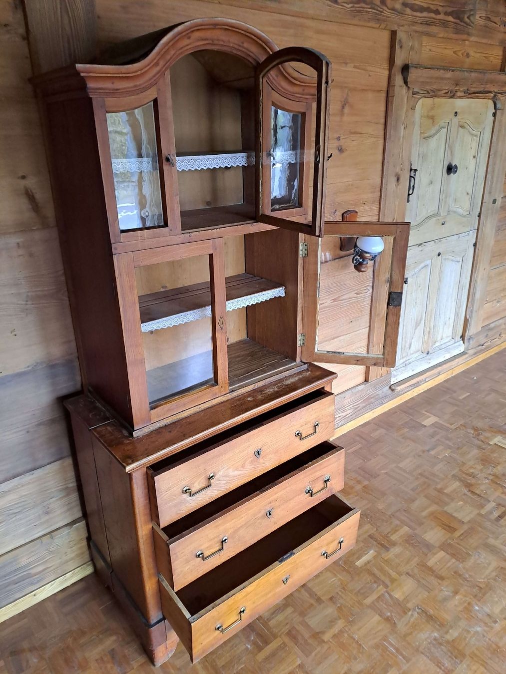 Armoires: Antiker Buffetschrank mit Schubladen - ca. 1800-1850 – D'occasion à Zimmerwald par Aedu-68