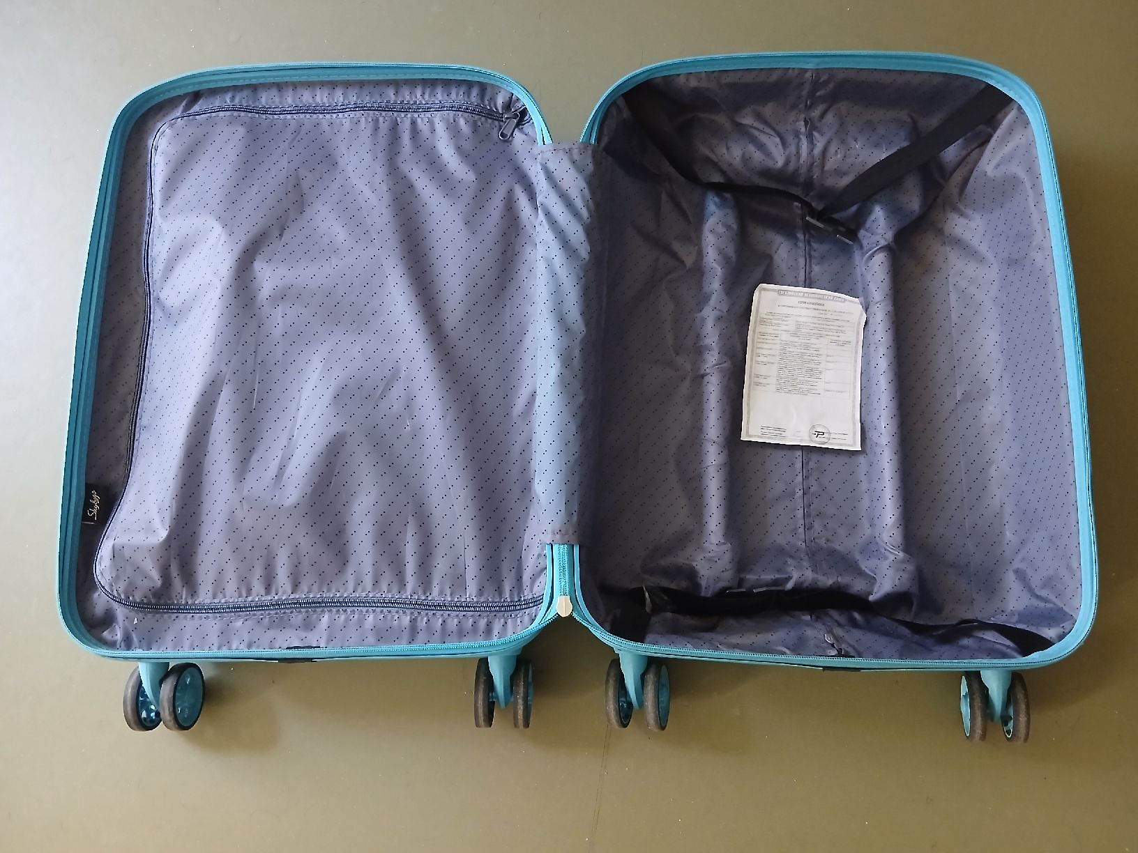 Altro in Aeronautica: Skyflyer Cabin-size Suitcase, Light Blue, 4 Wheels, Used – Nuovo (secondo la descrizione) da Bern venduto da The_Ribosome_Guy 2