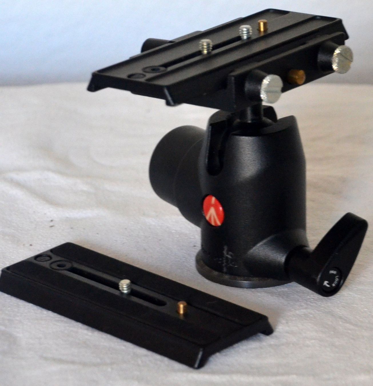 Manfrotto Sonstige Dekorationen & Accessoires: Manfrotto MN 468MGRC3 Stativ Kugelkopf / Rotule – Gebraucht aus Collonges von arashee