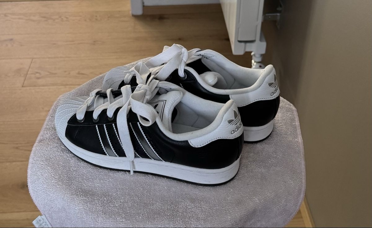 Scarpe da uomo: Schwarz weisser Adidas Sneaker – Nuovo (secondo la descrizione) da Basel venduto da Americana60 3