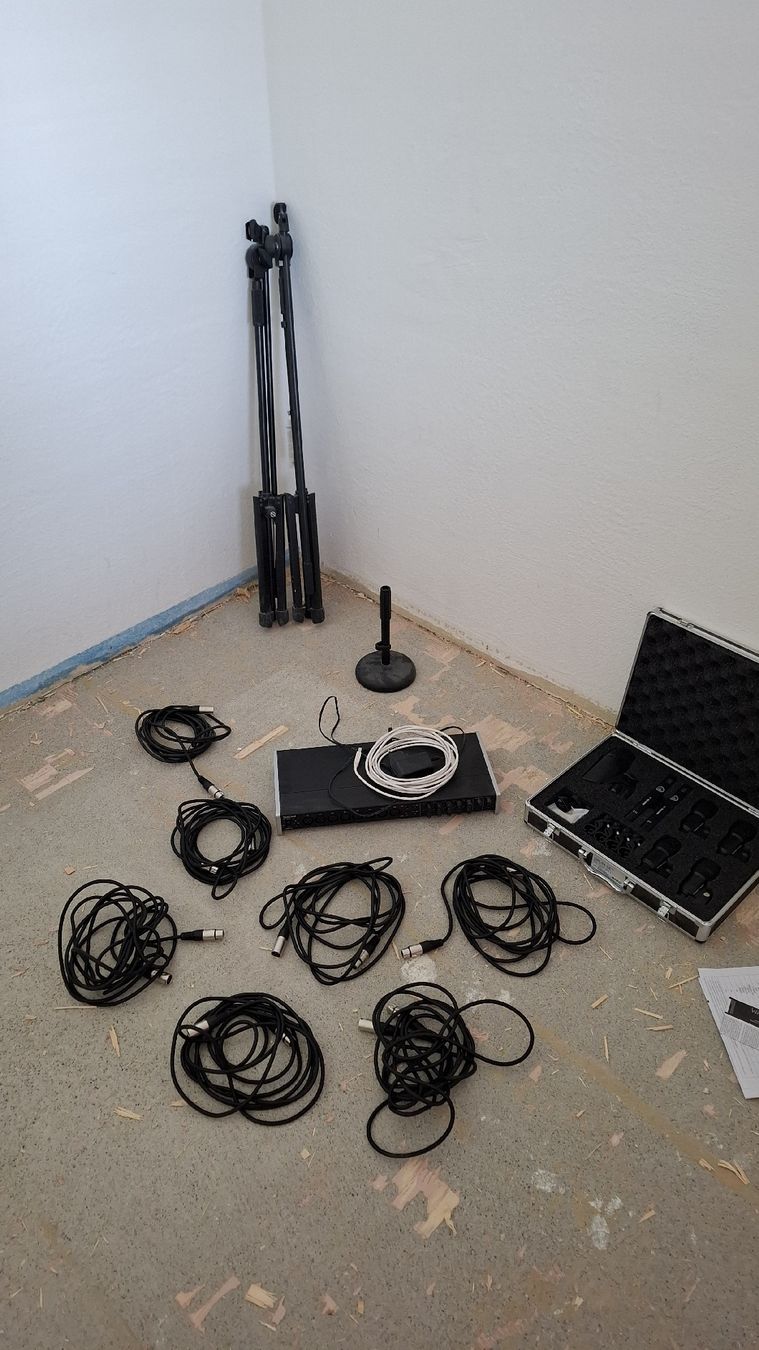 Akg Microfoni: Drum-Recording-Set / AKG Mikrofonset, Tascam Interface – Usato da Gibswil venduto da LUMA99