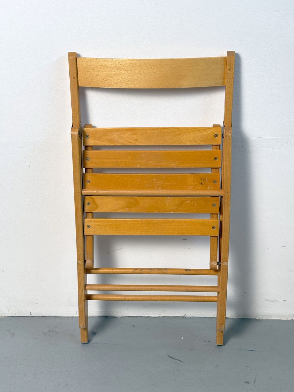 Chaises: 12 Klappstühle Holz – D'occasion à Liebefeld par Orvin2534 2