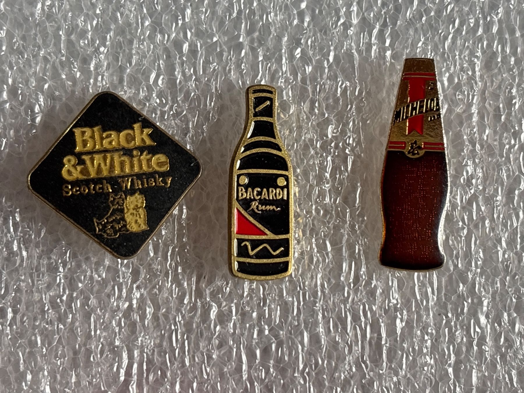 Placchette & Badge: Pins Alkohol – Usato da Lützelflüh-Goldbach venduto da NicoleL.