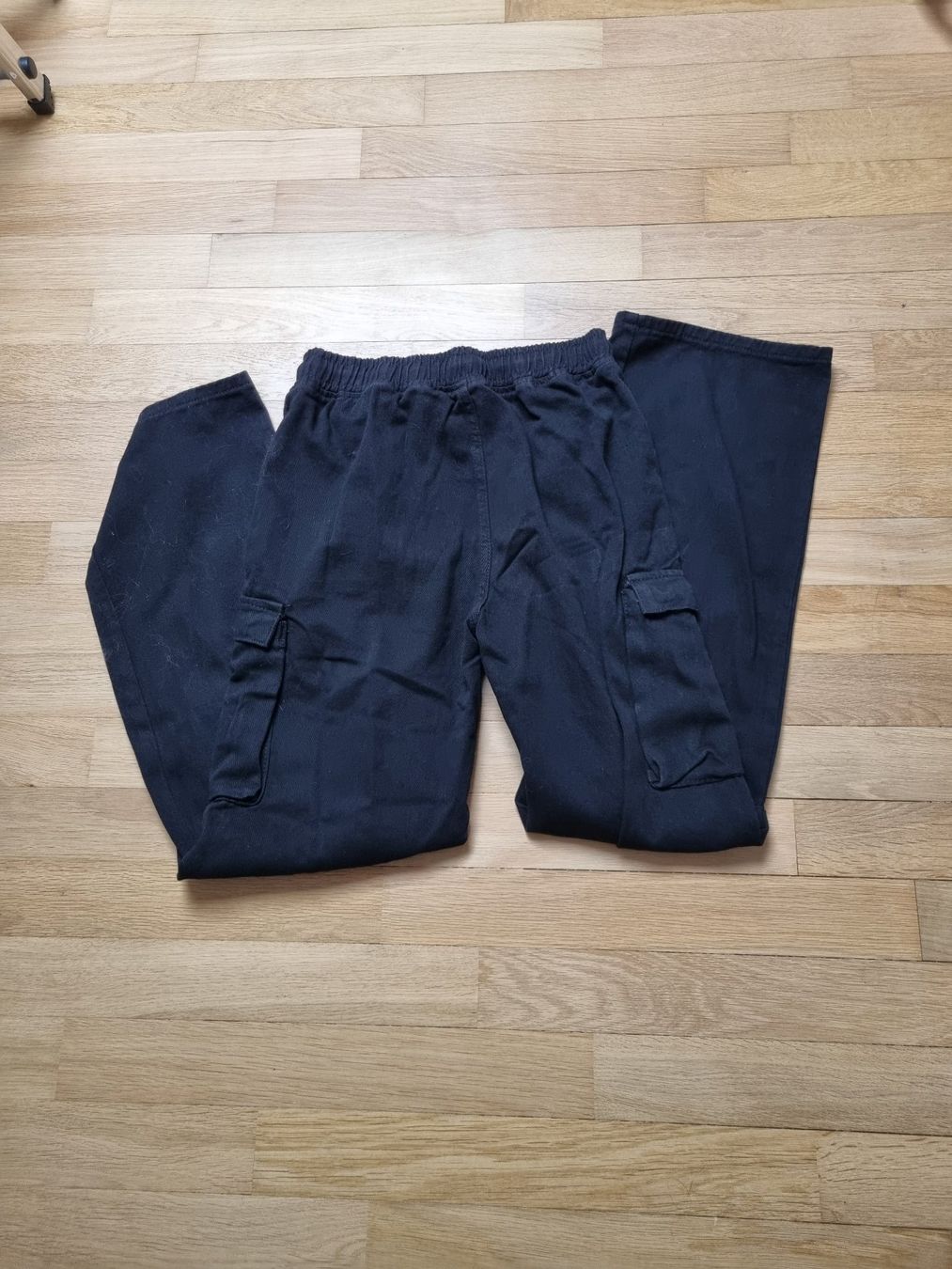Pantaloni: Schwarze Stoffhose mit Taschen, Grösse L – Nuovo (secondo la descrizione) da Waltenschwil venduto da Larache90 2