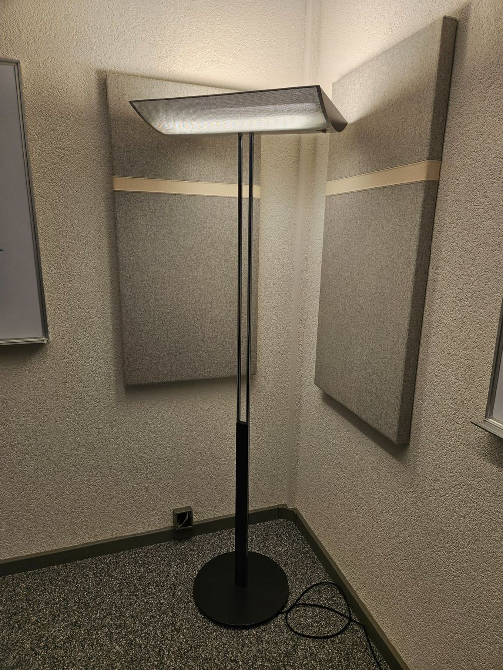 Regent Lampade: Büro Stehleuchte Regent – Usato da Rüti b. Büren venduto da Aartex