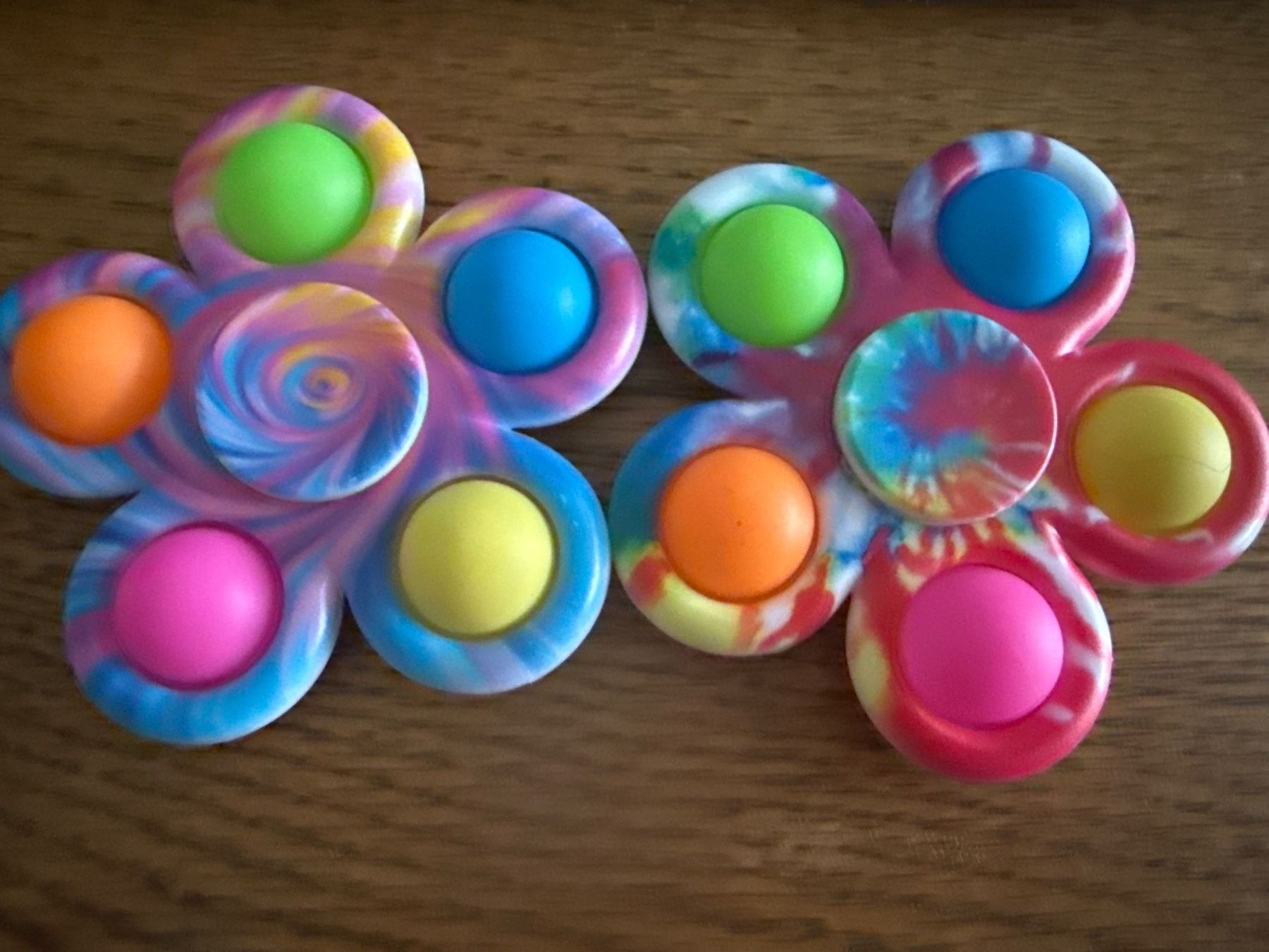 Giocattoli: 2x Fidget-Spinner: sensorisches Stressabbau Drehspielzeug – Nuovo (secondo la descrizione) da Teufenthal AG venduto da MeineSchatztruhe