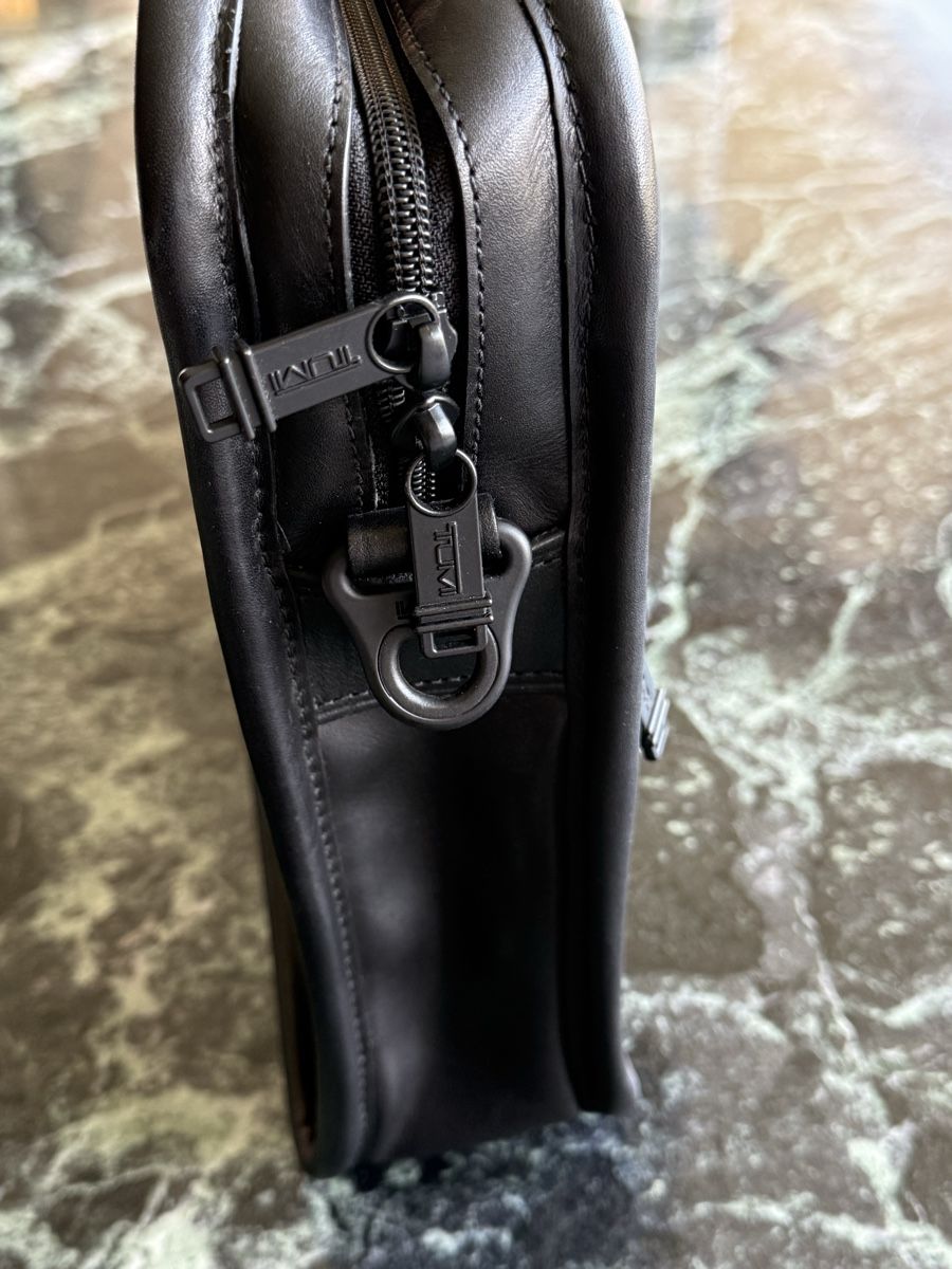 Tumi Valigie & Borse: Tumi Leather Briefcase - New – Nuovo (secondo la descrizione) da Sorengo venduto da Vreeswijk2 2