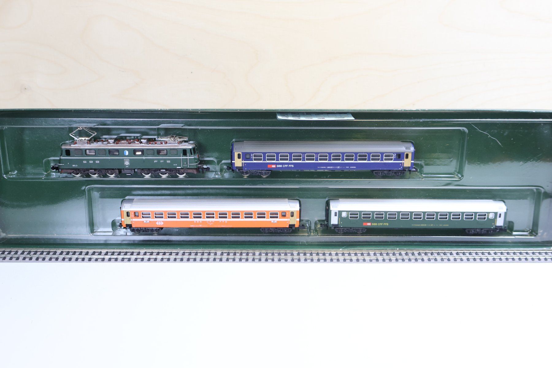 Trix Modellini di ferrovie: Minitrix SBB Personenzug mit E-Lok Set - Spur N – Usato da Winterthur venduto da Monstera 1