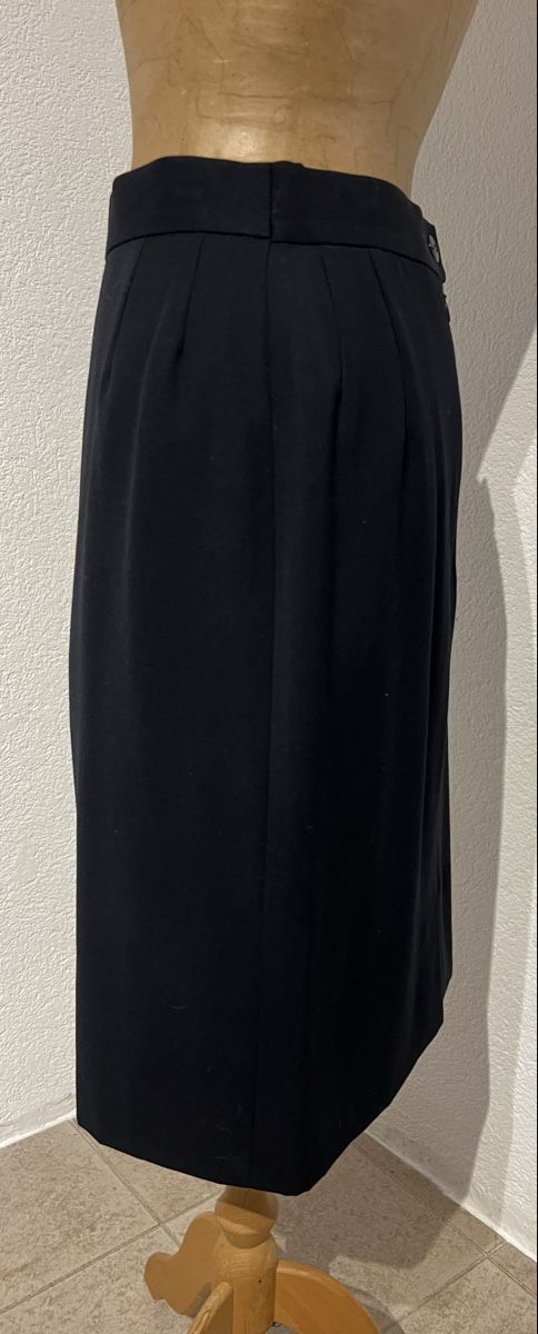 Escada Jupes: Jupe crayon en laine Escada – D'occasion à St-Pierre-Clages par ste_xk6p 2