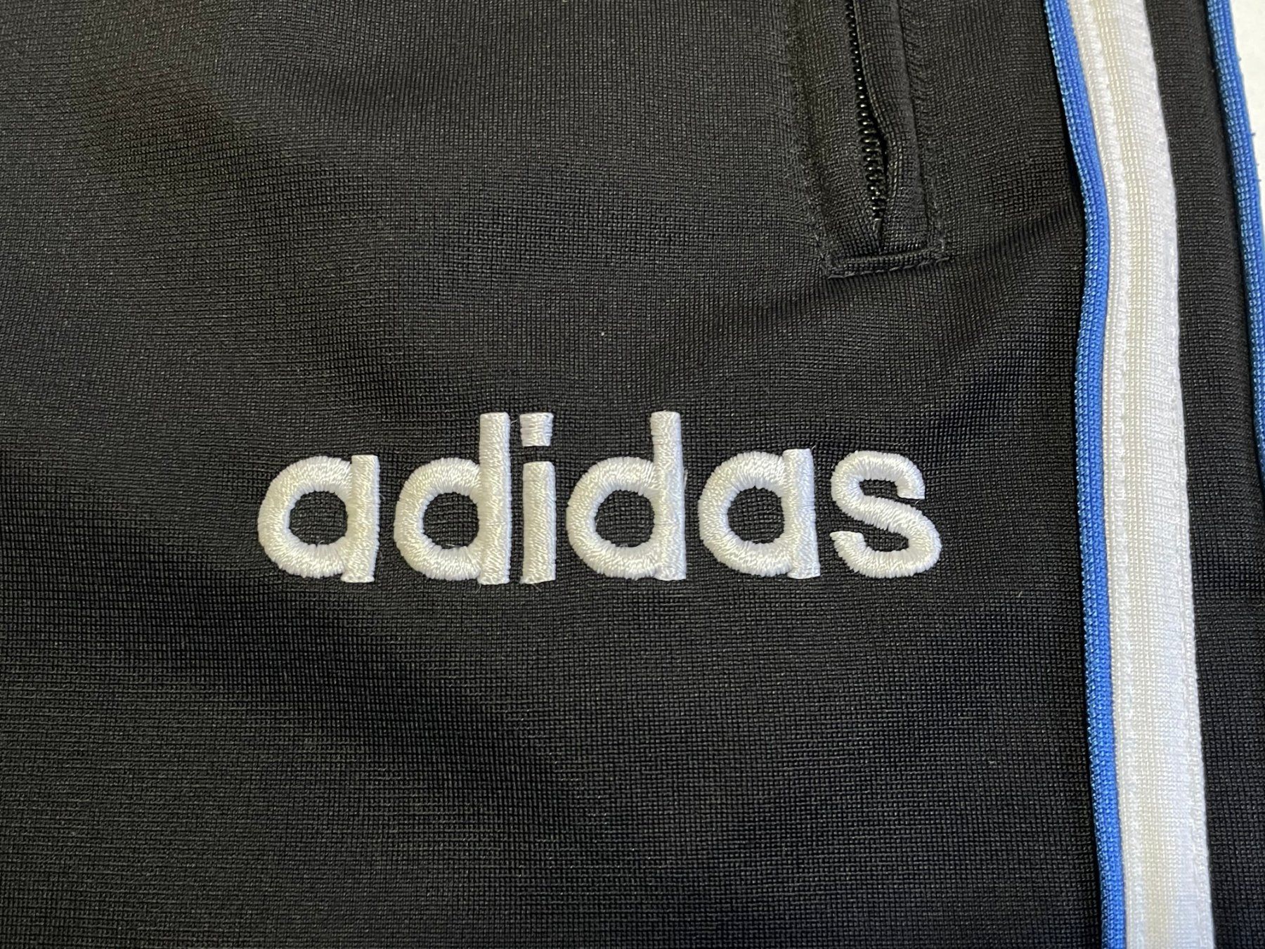 Adidas Hosen: Vintage 90s adidas Hose Gr M – Gebraucht aus Zürich von le_souk 2