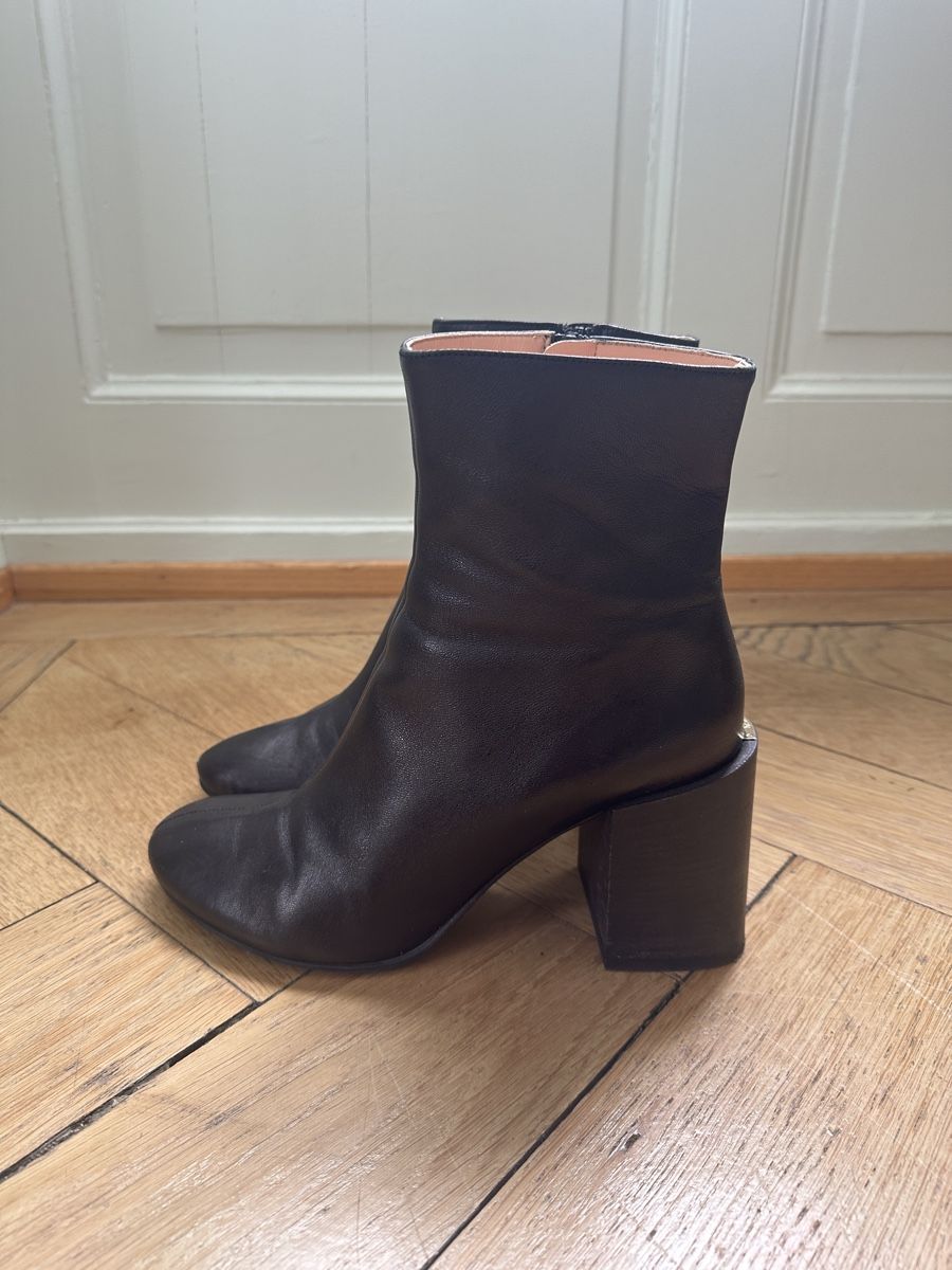 Acne Studios Damenschuhe: Acne Studios Lederstiefel – Gebraucht aus Basel von viasen