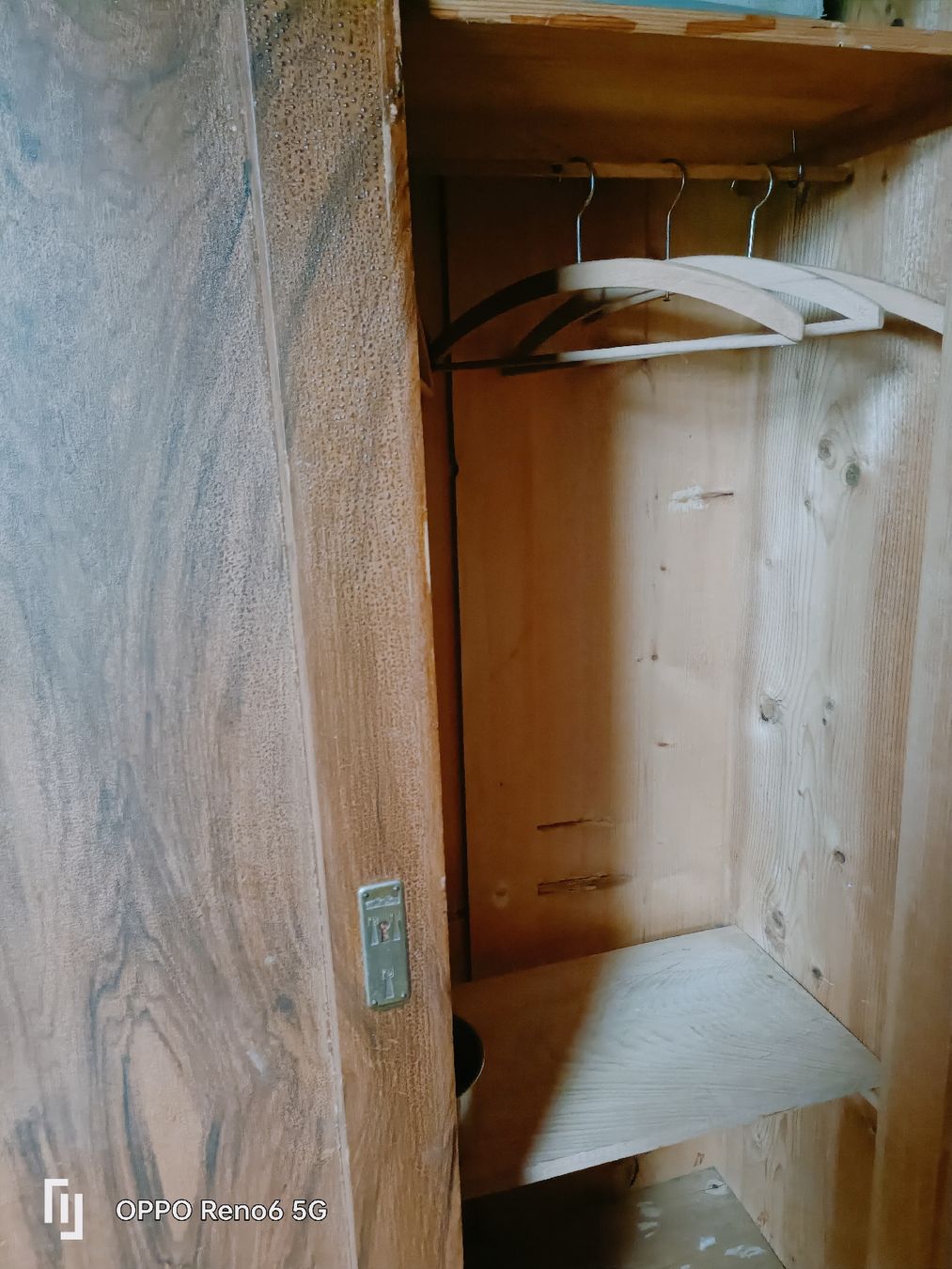 Armoires: Alter Schrank  – D'occasion à Wattenwil par Espressi5 5