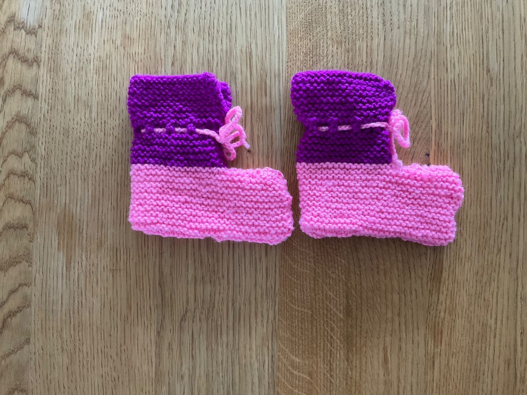 Calze per bambini: Handgestrickte Babyfinkli Bebesocken – Nuovo (secondo la descrizione) da Wetzikon ZH venduto da FeeF 1