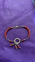 Charmant Armband silbmit roten Perlen – Einzigartiges Design
