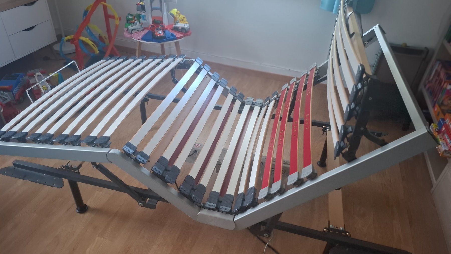 Reti a doghe: Lit 90 x 200 / sommier électrique – Usato da Fribourg venduto da Kiki020 1