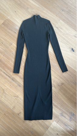 Robe midi noire côtelée col montant 