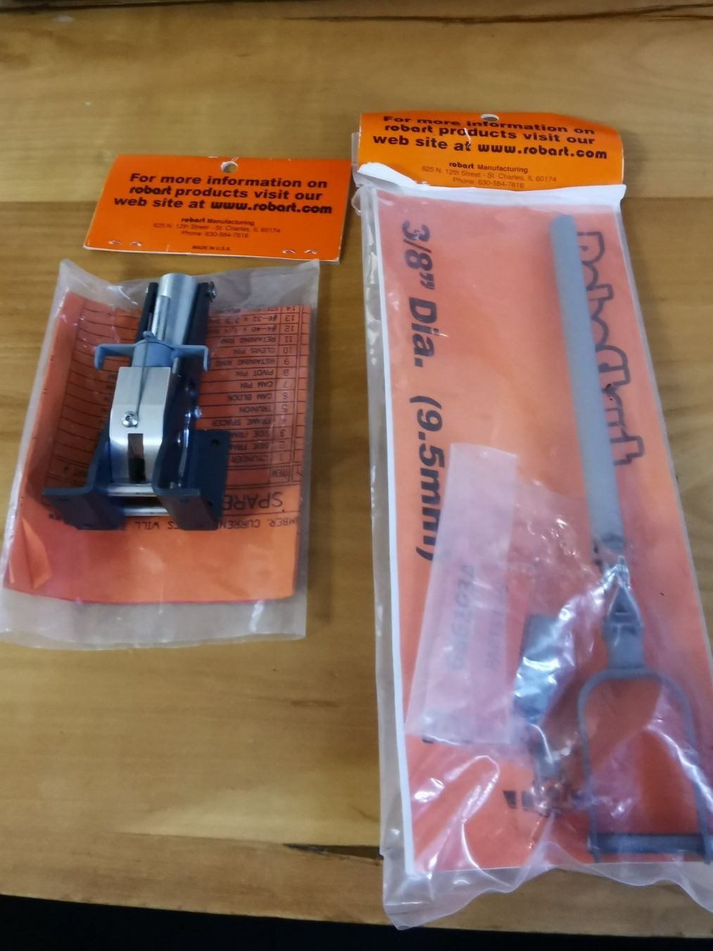 Modellismo RC: Robart front retract – Nuovo e nell'imballaggio originale da La Tour-de-Peilz venduto da Specter228