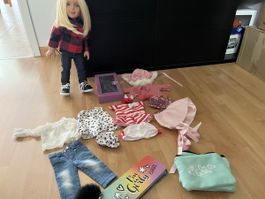 Im Glück Puppe mit viel Zübehör