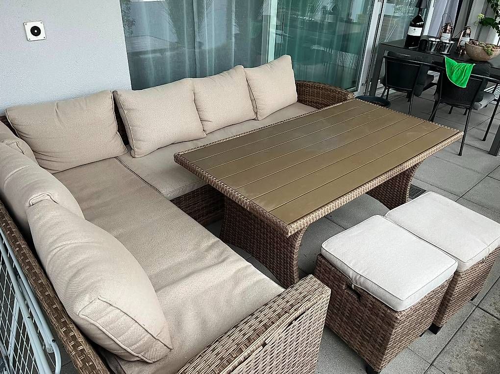 Set di tavolo e panche: Gartenlounge mit Tisch in heller Rattan-Optik – Usato da Müllheim-Wigoltgn venduto da MicheleFrei