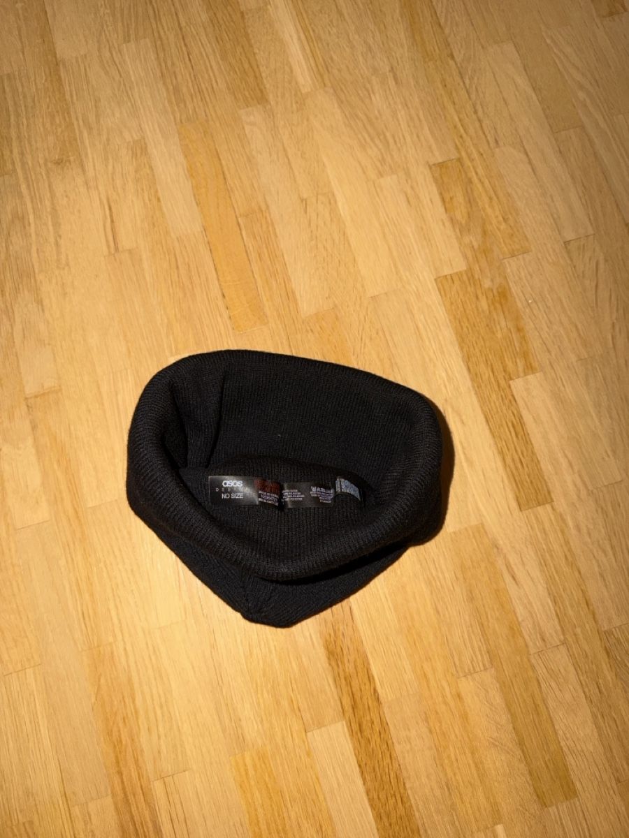 Asos Copricapi, berretti & cappellini: Schwarzer, kleiner Beanie – Usato da Zürich venduto da wid_f885 2