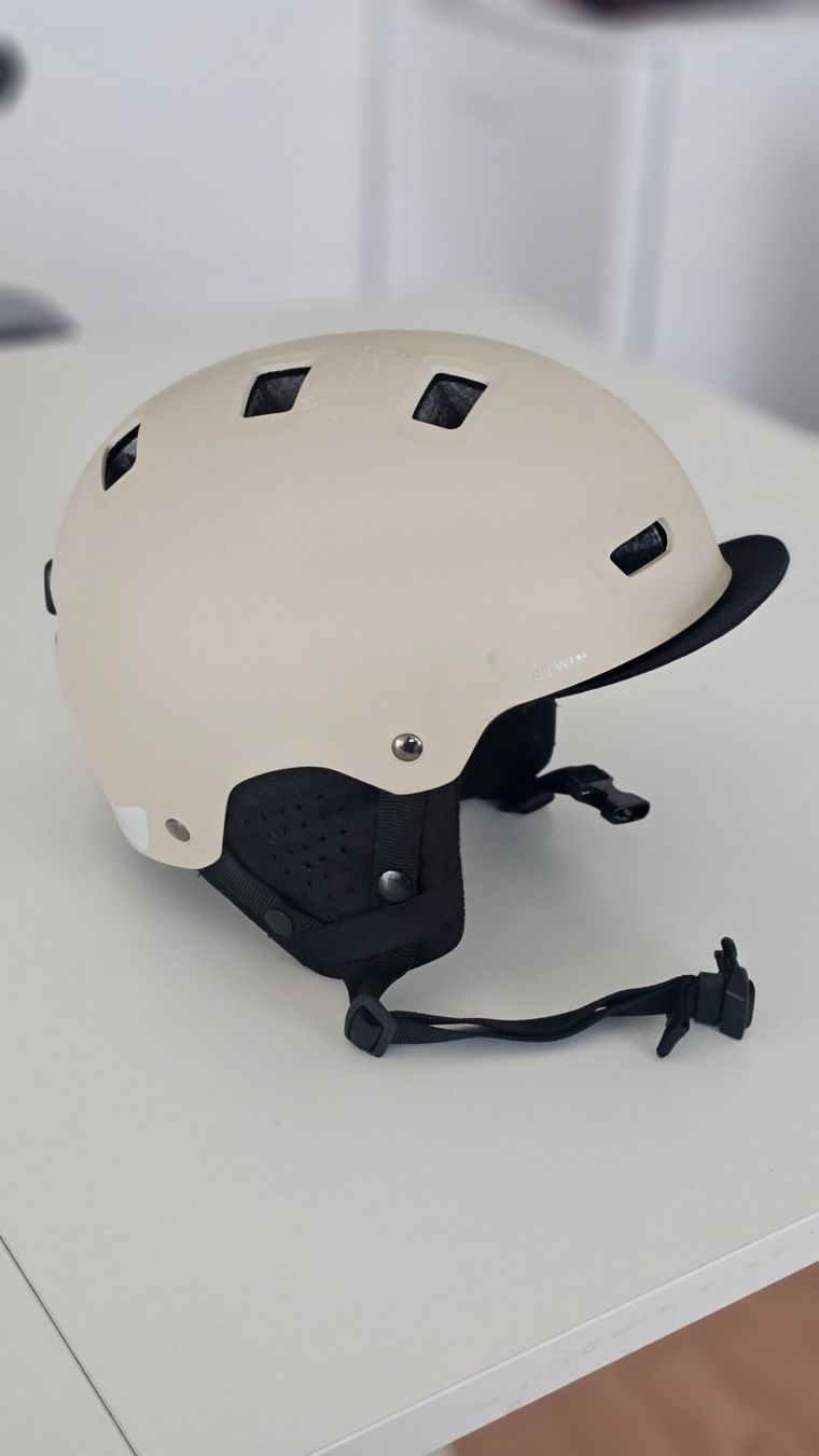 Decathlon Caschi: Btwin Fahrradhelm – Usato da Winterthur venduto da qwerty80