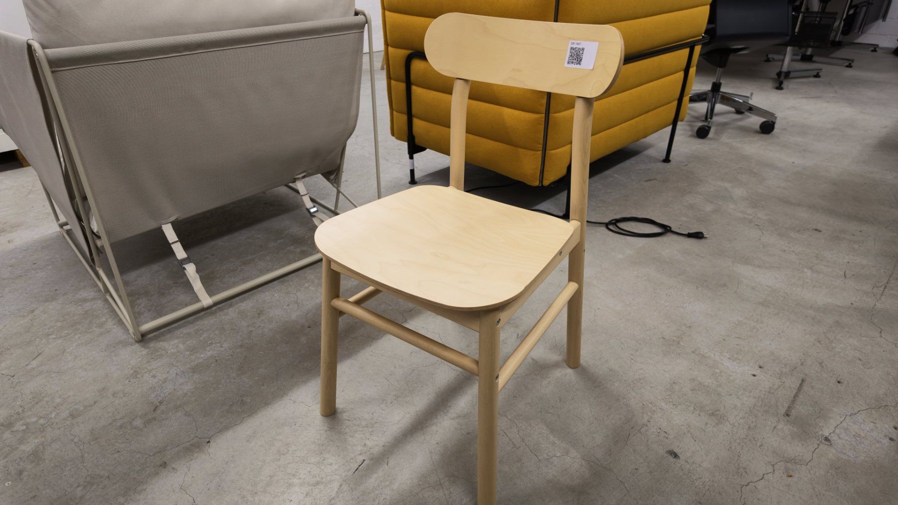 Stühle: IKEA Holzstuhl – Gebraucht aus Affoltern am Albis von Zapro