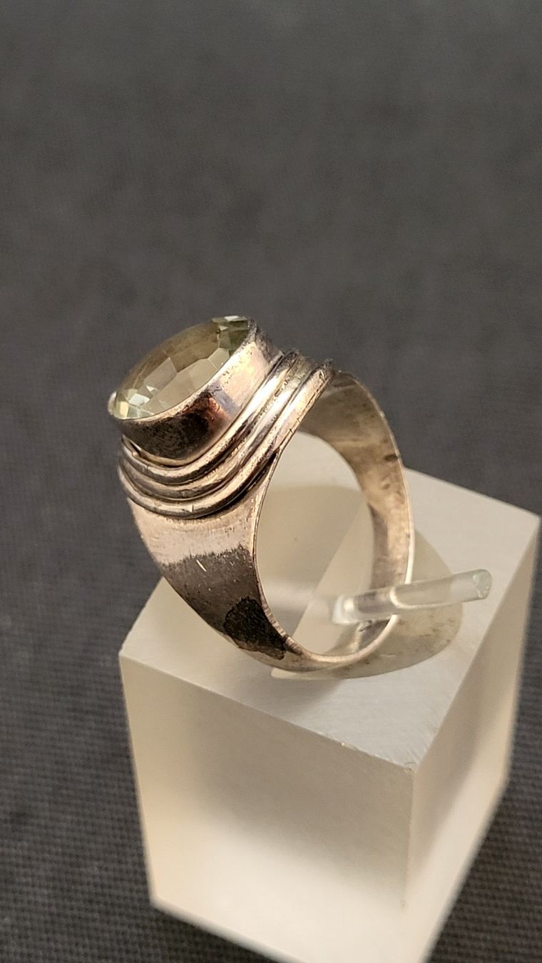 Bagues: Silberring mit hellgrünem Stein – D'occasion à Basel par spinne02 5