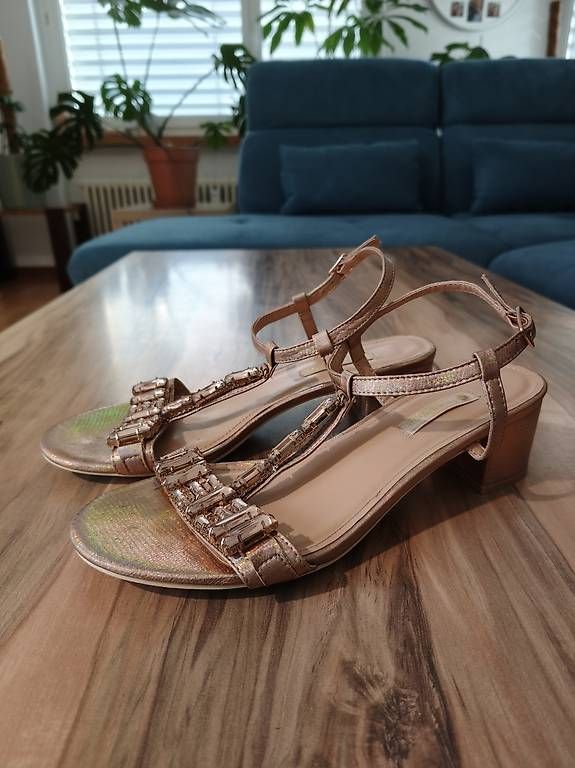 Chaussures femmes: Sandaletten Absatzschuhe – D'occasion à Kaisten par lys_zzy8 2