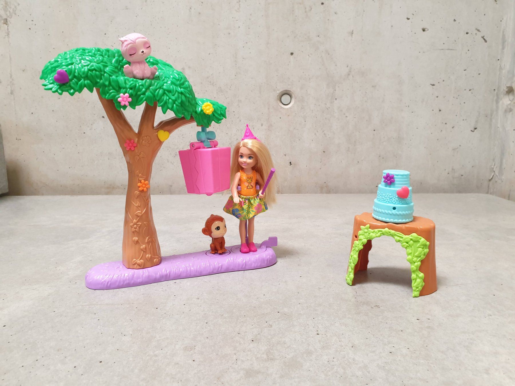 Bambole: Set Barbie, Chelsea et sa pinata – Usato da Fribourg venduto da fripons