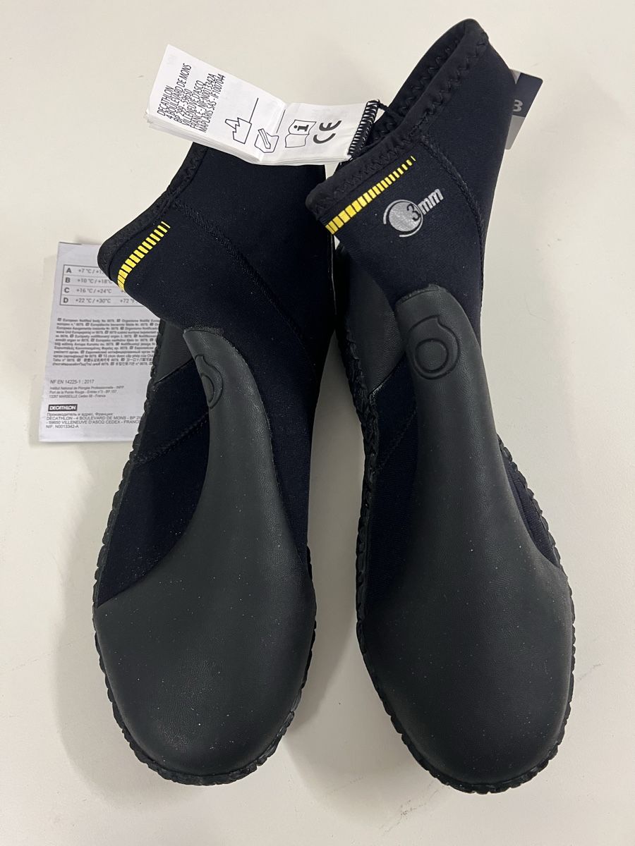 Decathlon Scarpe da uomo: Neopren Schuhe 42/43 neu – Nuovo e nell'imballaggio originale da Winterthur venduto da ruebliangel