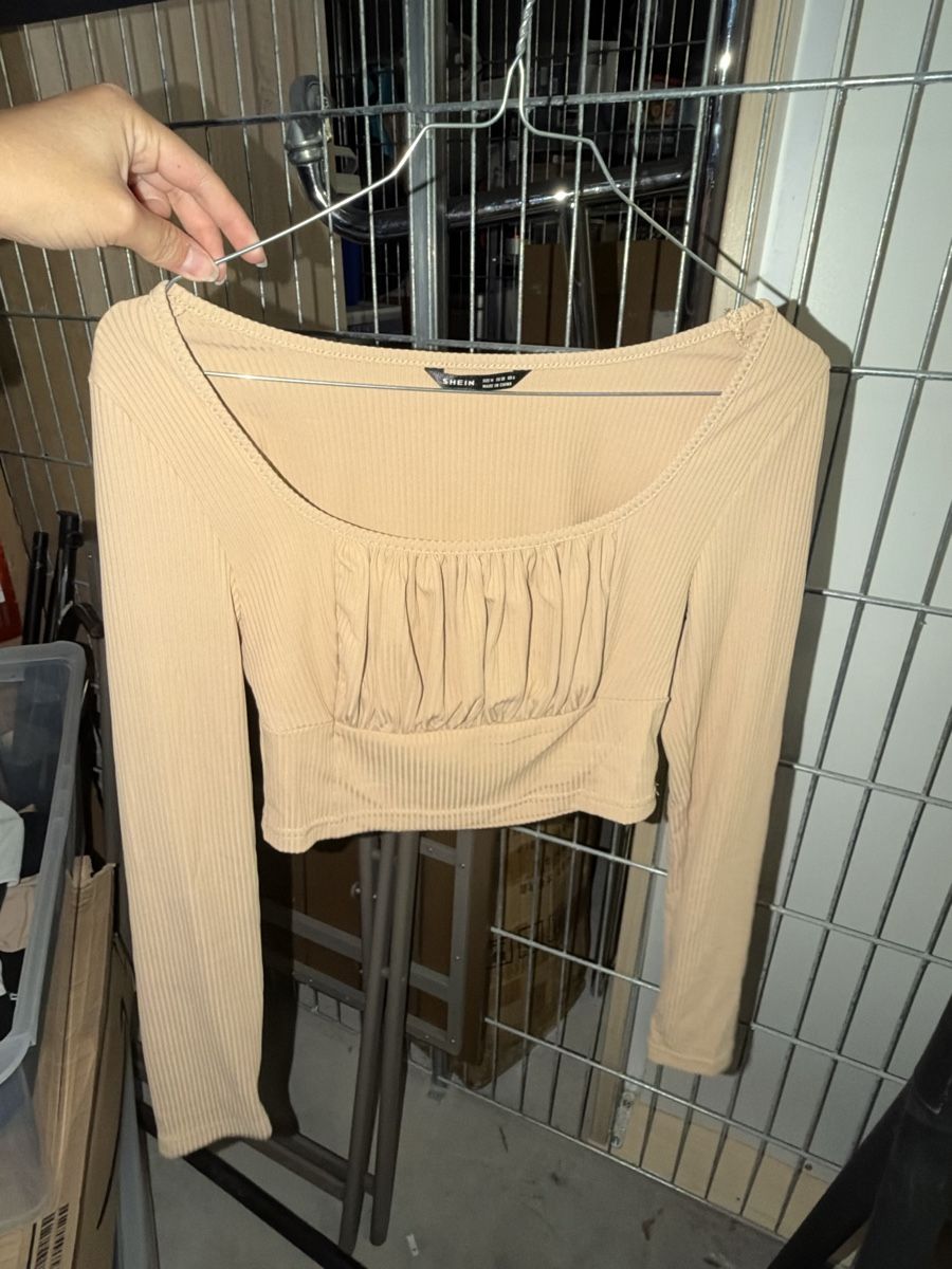 Top: Langarmshirt beige Grösse M – Nuovo (secondo la descrizione) da Biel/Bienne venduto da Peeeep10