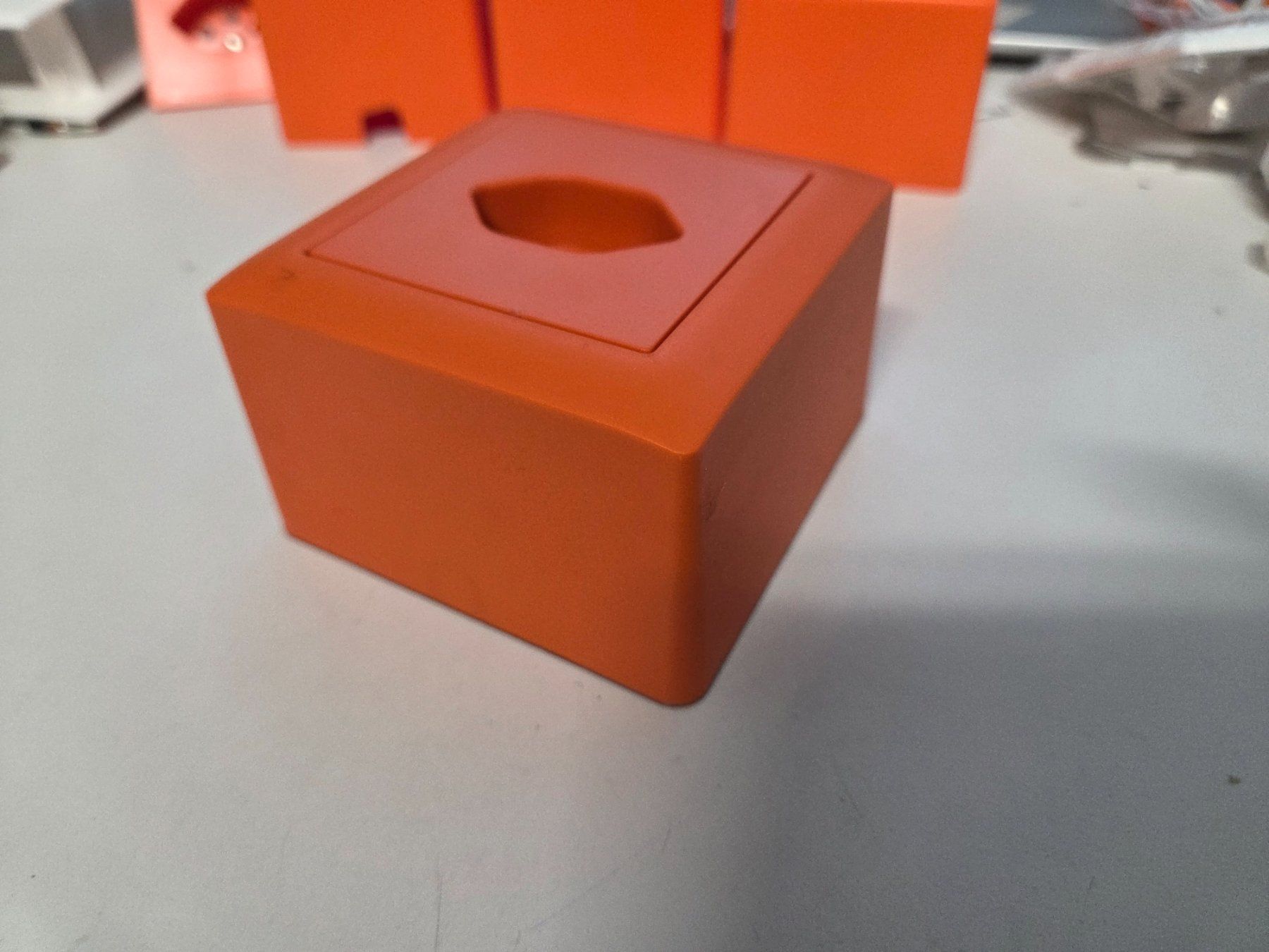 Hager Spine: AP Steckdose T13 Hager Typ13 orange – Usato da Zürich venduto da Alibaba1234 1