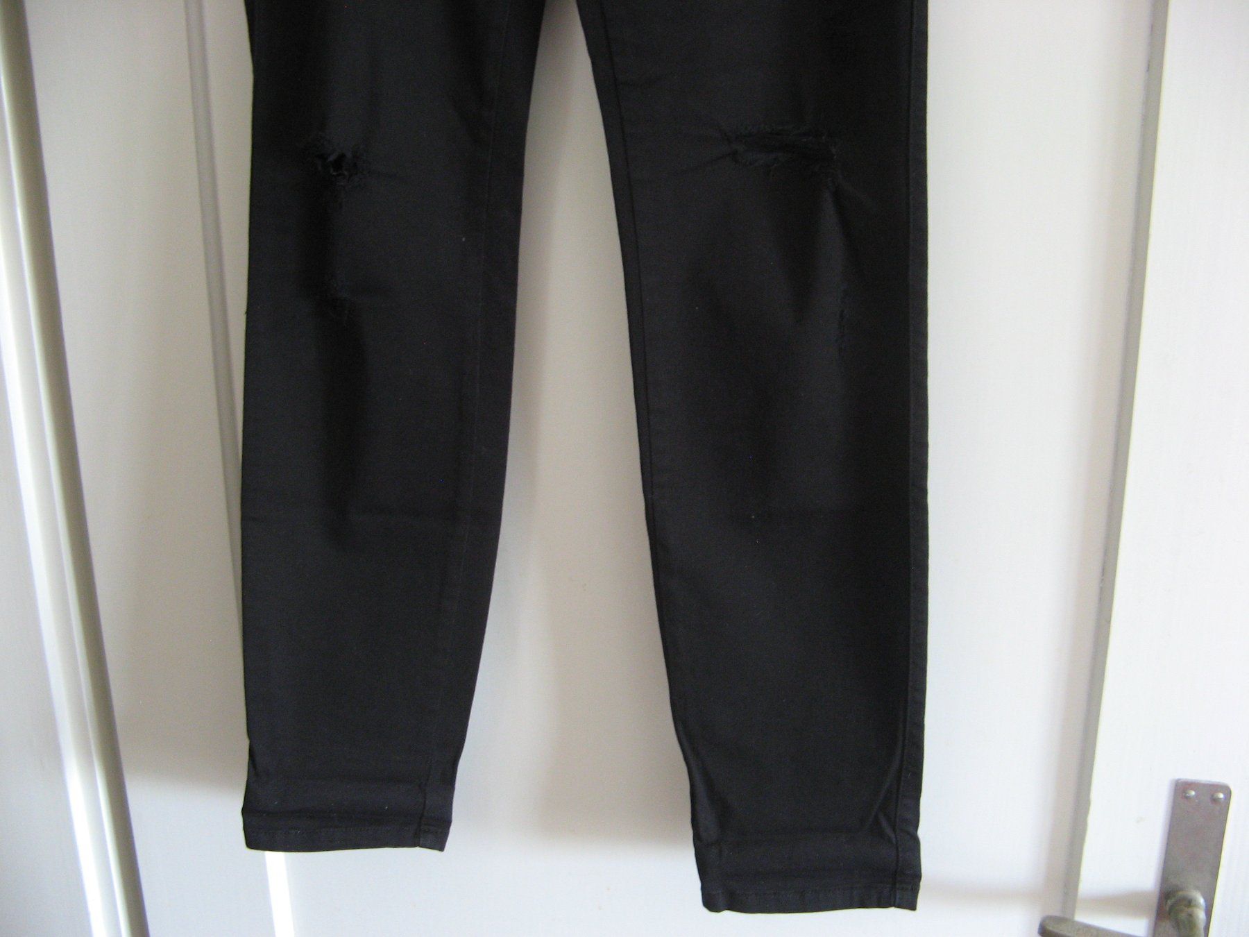 Sisley Pantaloni: Sisley Hose schwarz Gr. W29, L30 – Usato da Zürich venduto da apil 3