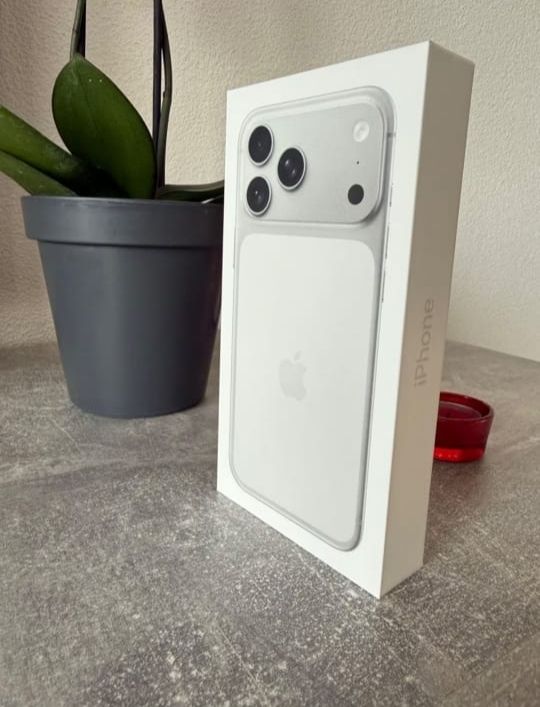 Apple Handys / Smartphones: iPhone 17 Pro Max – Neu und originalverpackt aus Lausanne von Cacabanca