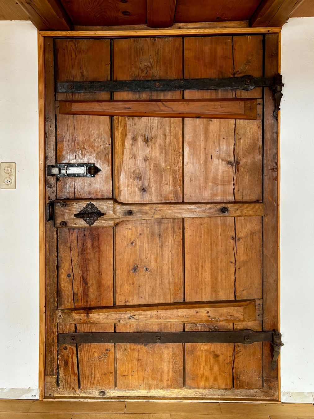 Porte: Brettertüre mit Gratleiste massiv – Usato da Gohl venduto da _N0E_