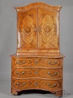 Barocke Aufsatzkommode, wohl Basel um 1740