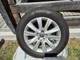Felge mit Reifen Pirelli 235/55R17 VW guter Zustand