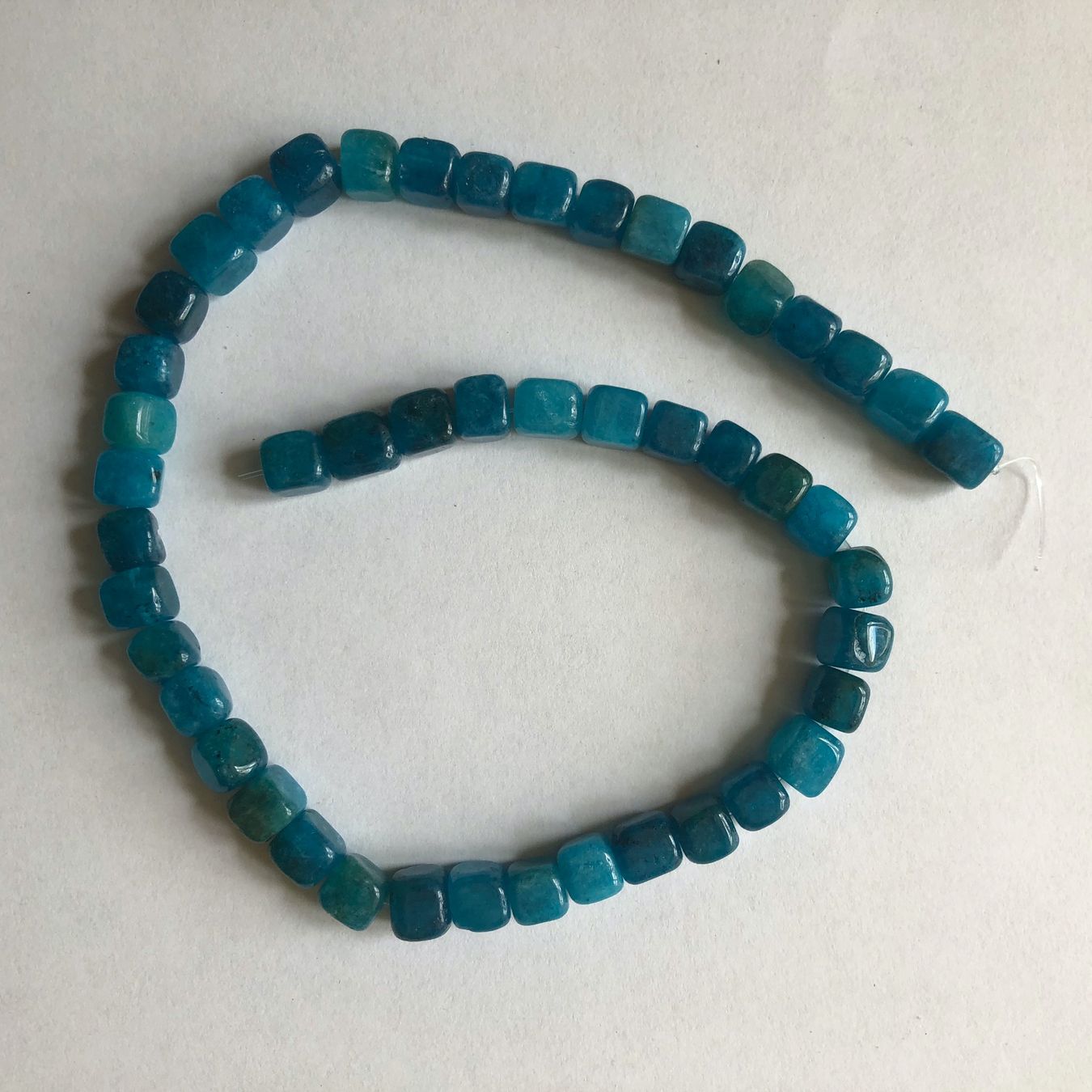 Pietre preziose: schöne "Apatit" Perlen eckig 8x8mm - 1 Strang – Nuovo e nell'imballaggio originale da Ittenthal venduto da Hwaggis