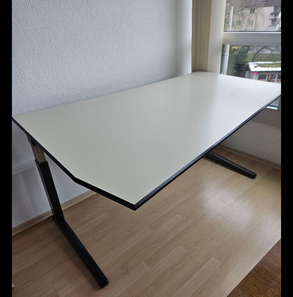 Schreibtische: Büro / Schreibtisch  - Ab 1.- CHF – Gebraucht aus Fischbach-Göslikon von Donjzh