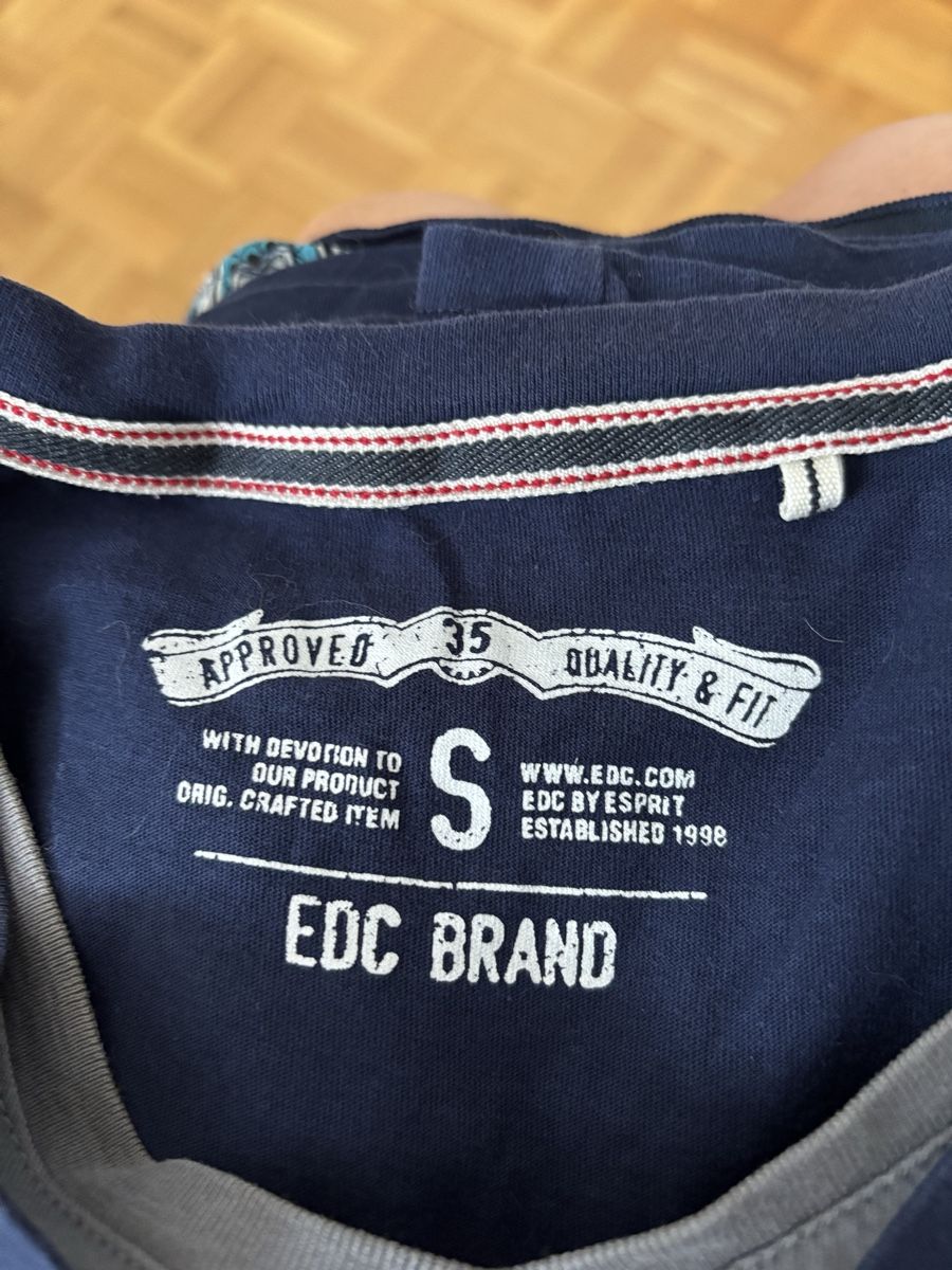 Esprit T-Shirts: TEE shirt Esprit EDC Brand taille S/M – Gebraucht aus Dombresson von feline_ne 2