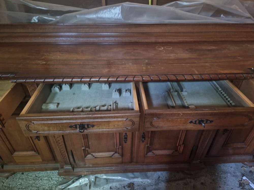 Buffets: Buffet-Schrank aus Massivholz mit viel Stauraum! – D'occasion à Bleienbach par radcat 8