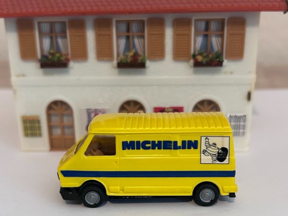 Praliné Modellini d'auto: Praliné Fiat 242 Kasten "Michelin" – Usato da Goldach venduto da Manyro55
