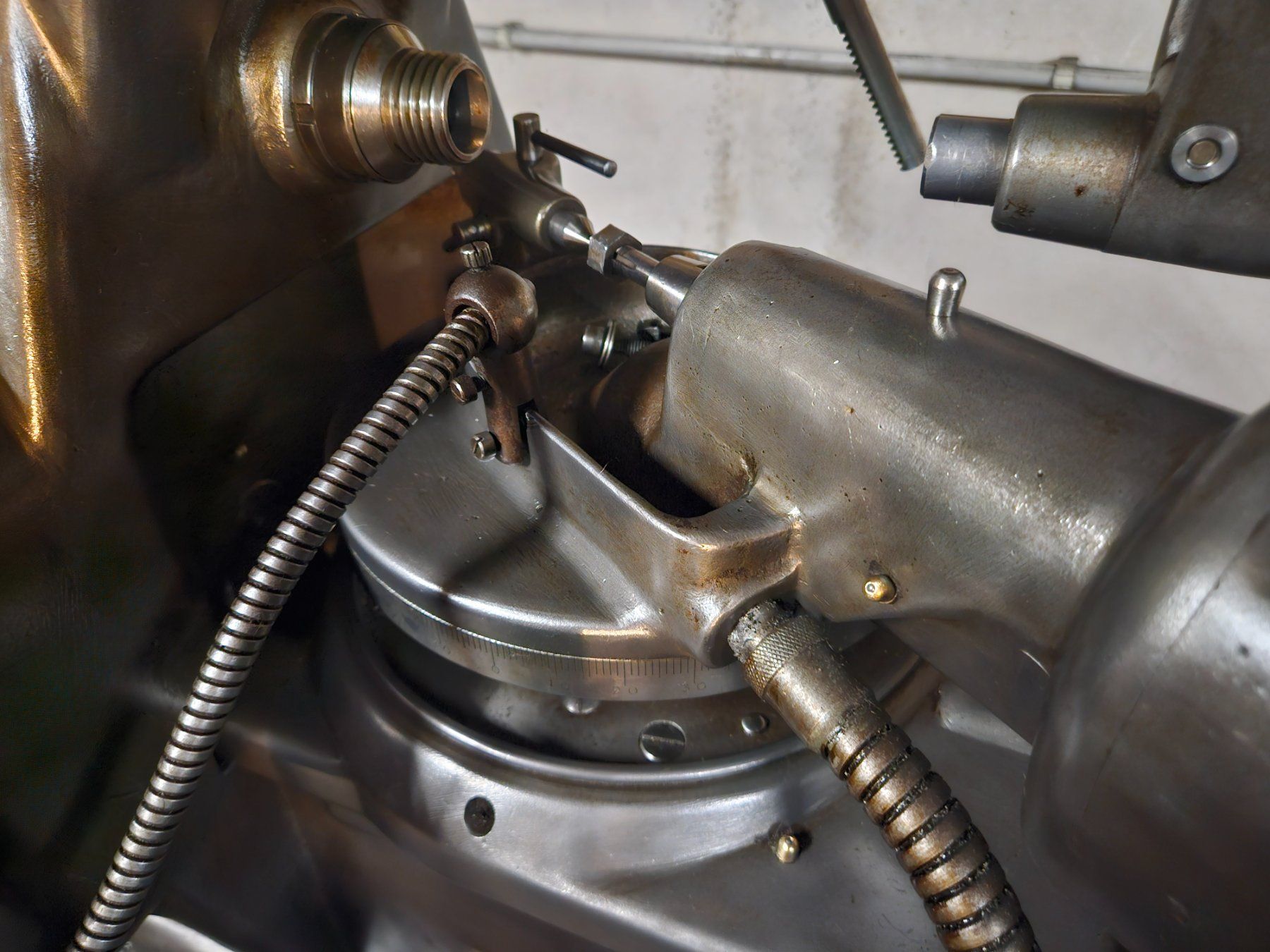 Tutte le macchine: Mikron 102 Abwälzfräsmaschine – Usato da Haslen GL venduto da elrockero 2
