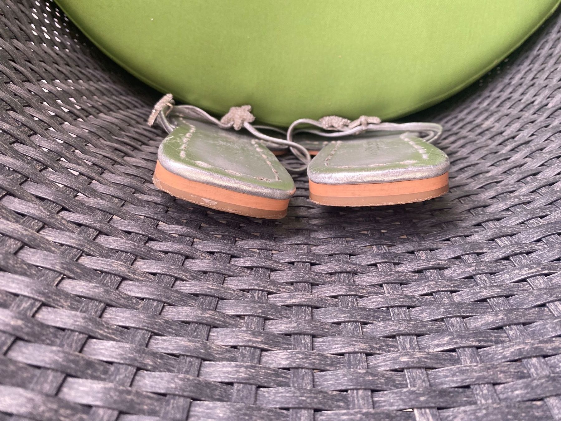 Damenschuhe: SUMMERTIME - tolle SHOEBOX Flip-Flops mit Décor, silber, 38 – Gebraucht aus Winkel von ferrari2022 8