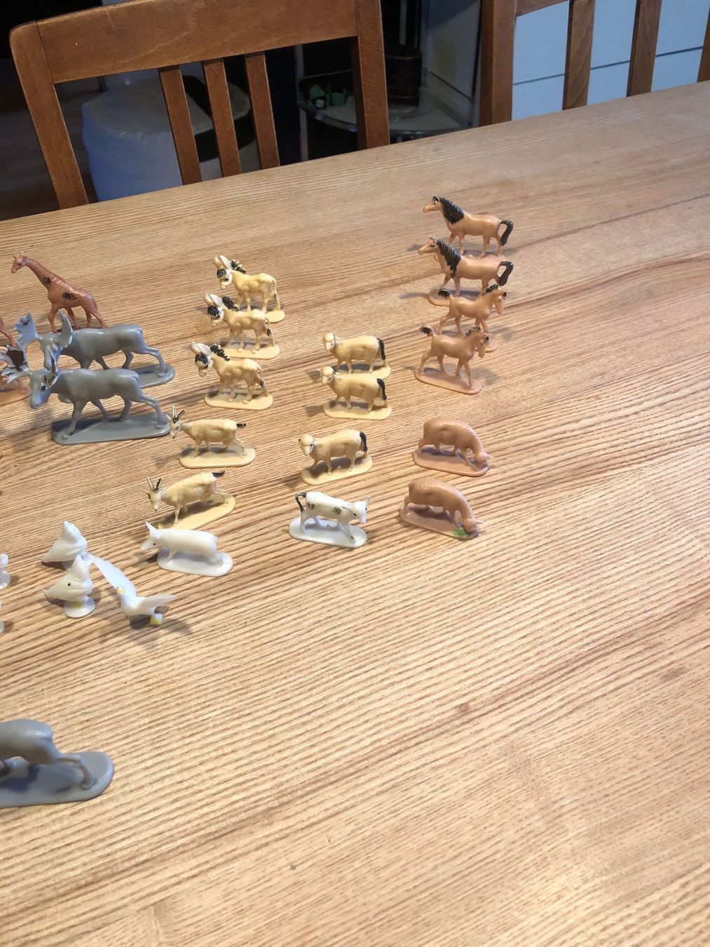 Statuette: 52 antike Kunststofffiguren – Usato da Röschenz venduto da Tashroal 7