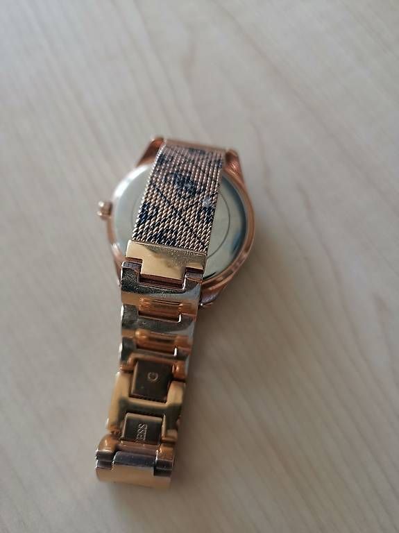 Orologi: Montre "guess"  – Usato da La Corbaz venduto da Emma22cj 1