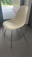 1 Vitra Plastic Chair, Schale offwhite